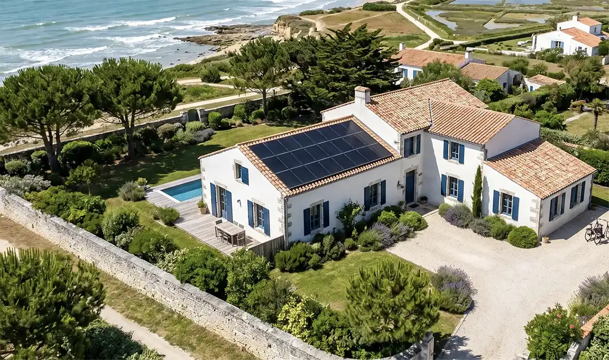 Installation photovoltaïque en revente totale au réseau par AG Clim 17