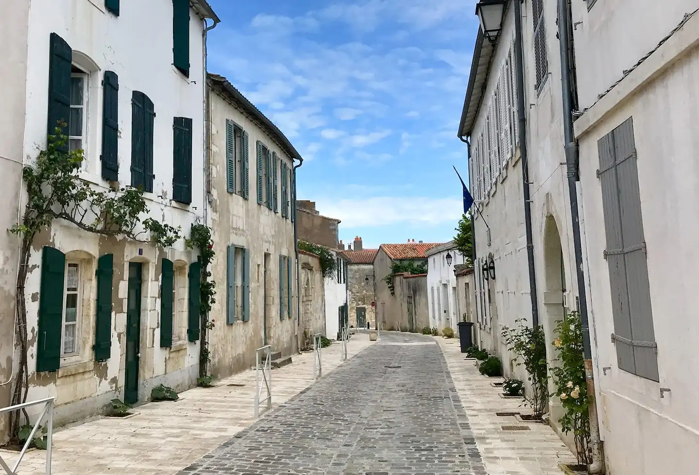 Installation climatisation et pompe à chaleur sur l'Île de Ré conforme aux normes ABF