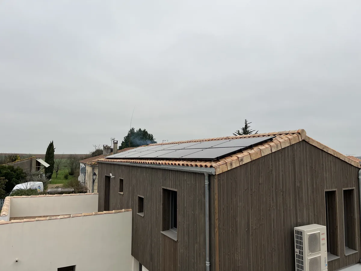 Installation photovoltaïque en autoconsommation avec revente du surplus par AG Clim 17