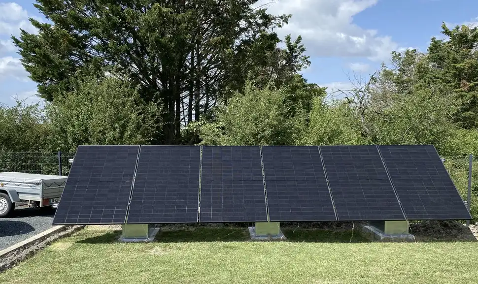 Installation photovoltaïque avec batterie de stockage par AG Clim 17