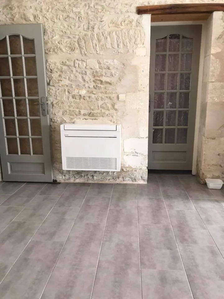 Console murale de pompe à chaleur air-air en Charente-Maritime